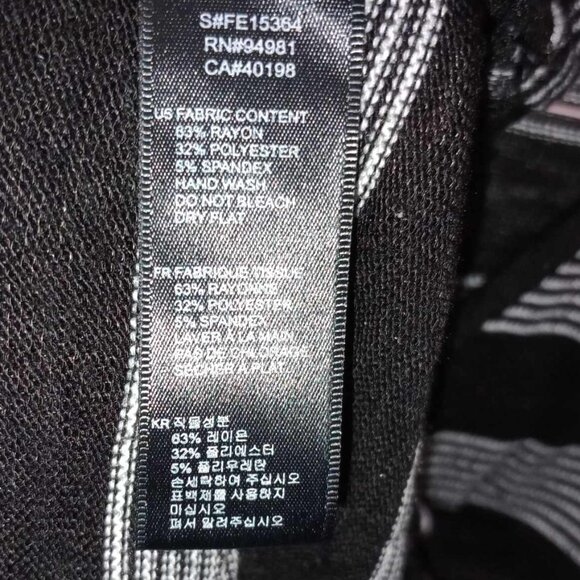 Forever 21 Black + White Tee Size Small - Picture 7 of 8